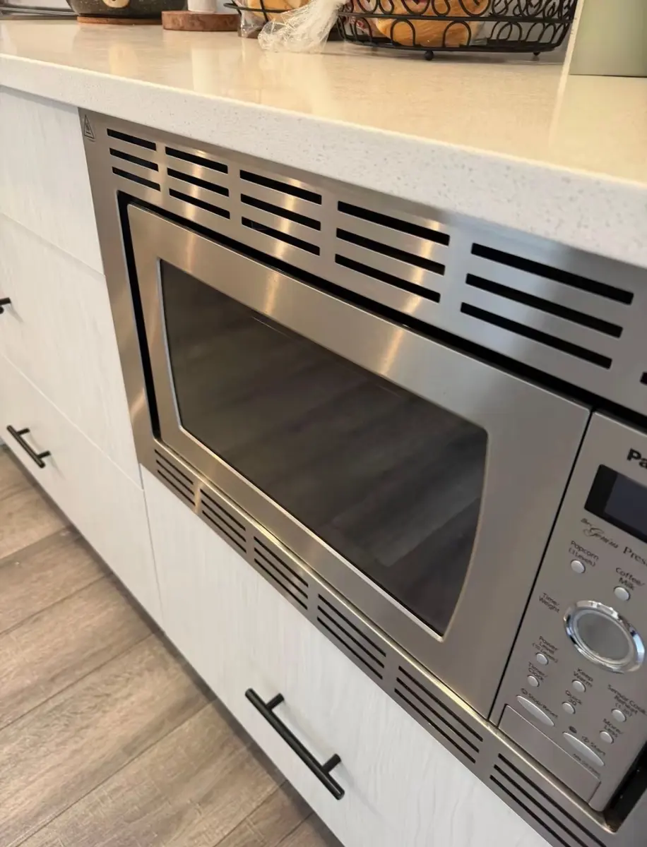 Detailed microwave appliance cleaning in an Ottawa home