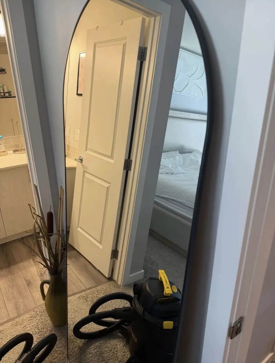 Clean bedroom and carpet after residential cleaning in Ottawa